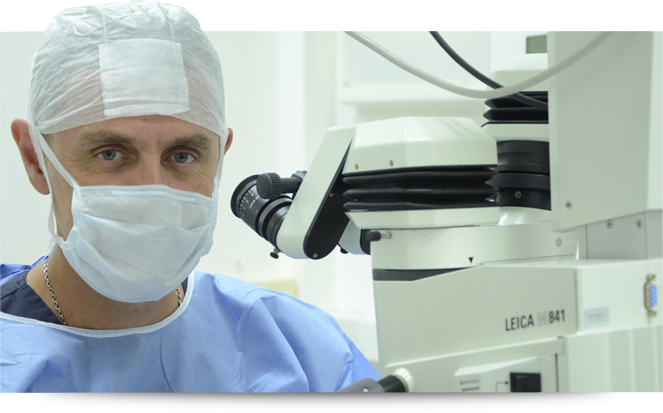Médico especialista en oftalmología por la Universidad de Buenos Aires (UBA) desde 1982